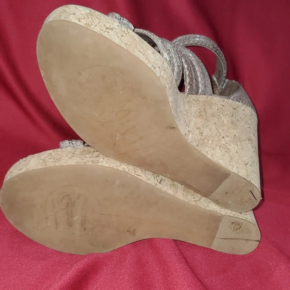 Tory Burch taupe grey reptile embossed cork wedges strappy - Picture 6 of 10